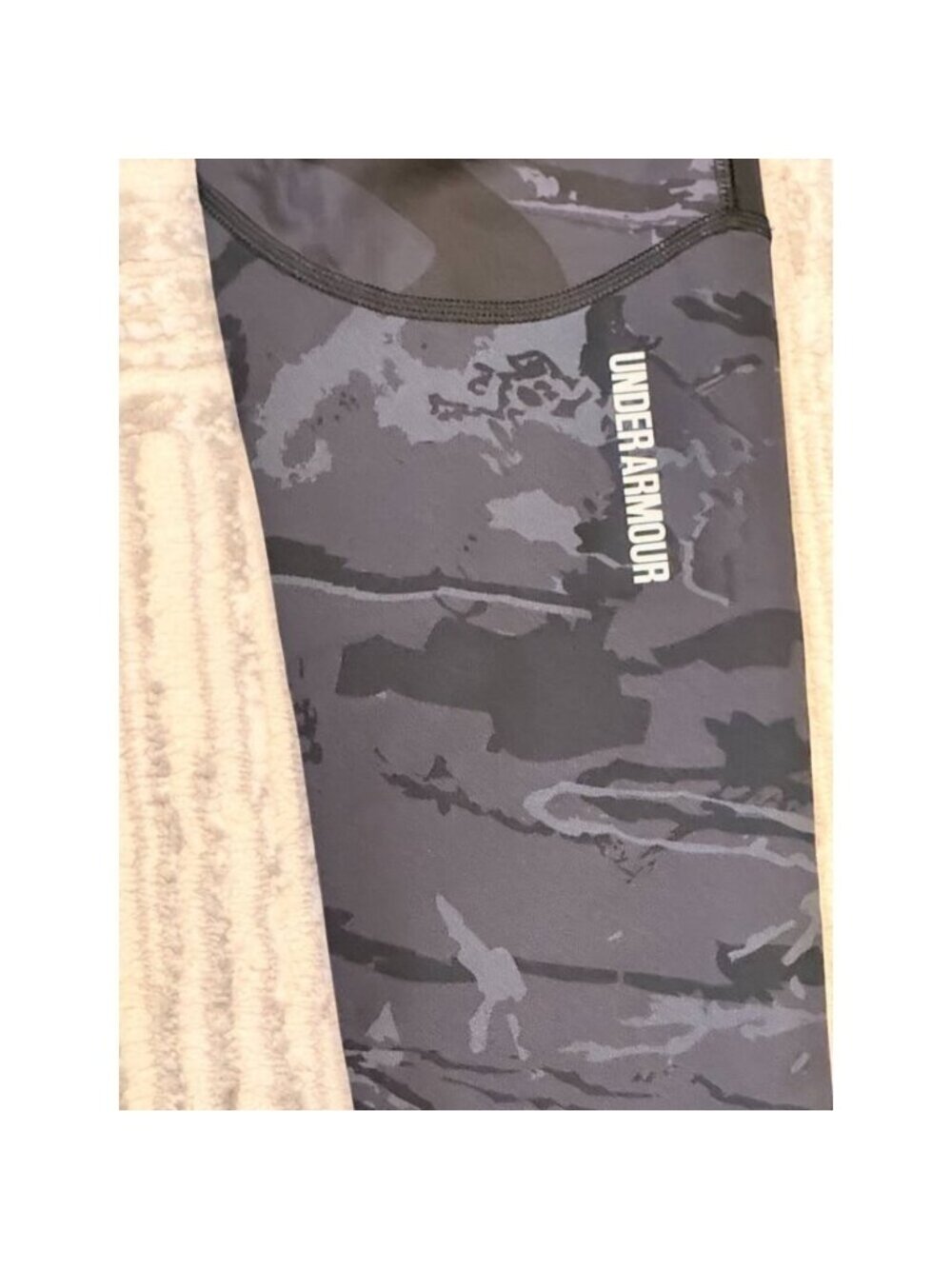 New Under Armour women's small (fitted) black/camo Storm Coldgear leggings - Picture 5 of 8
